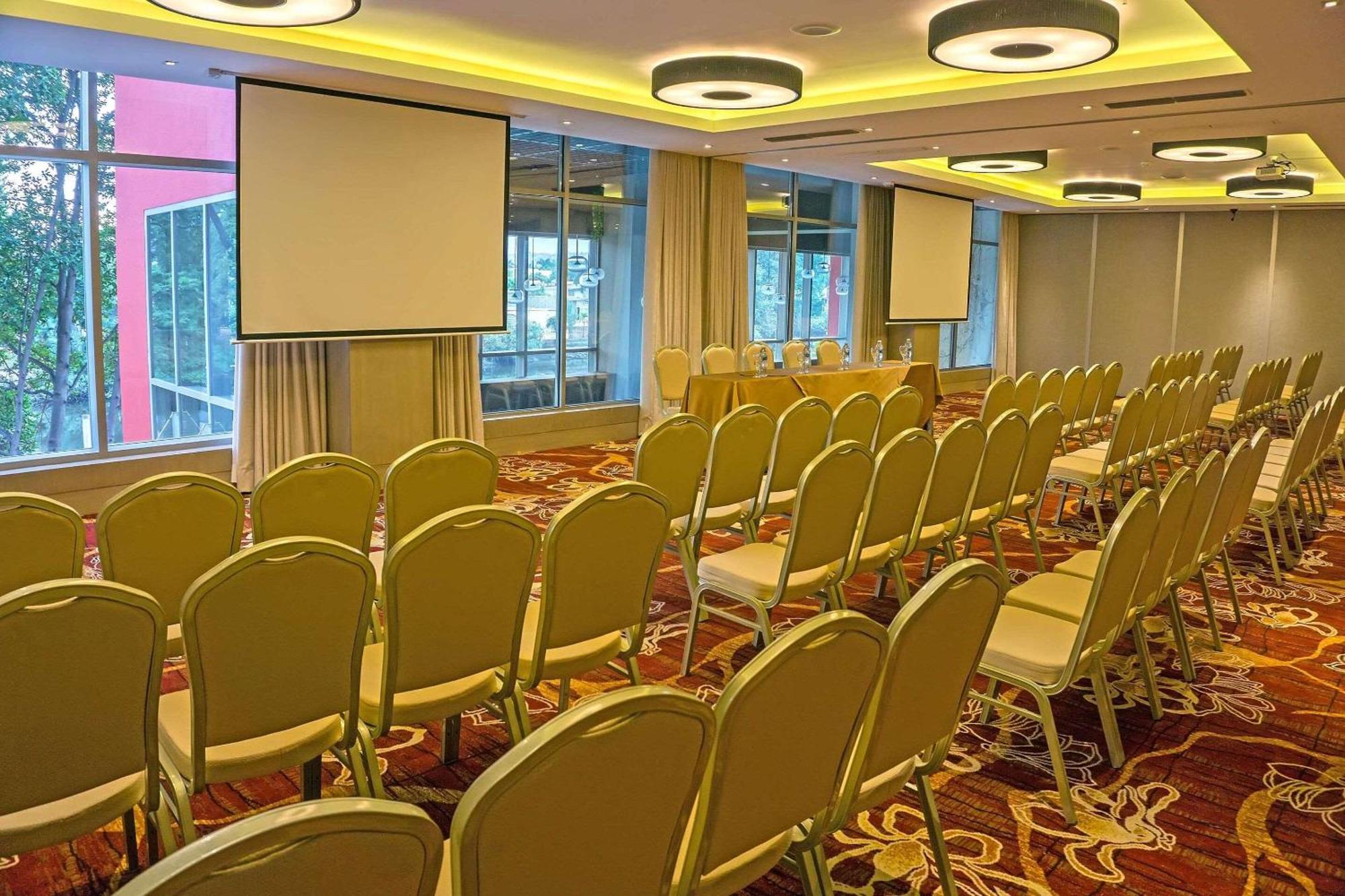 Radisson Hotel Guayaquil Exterior foto Meeting room