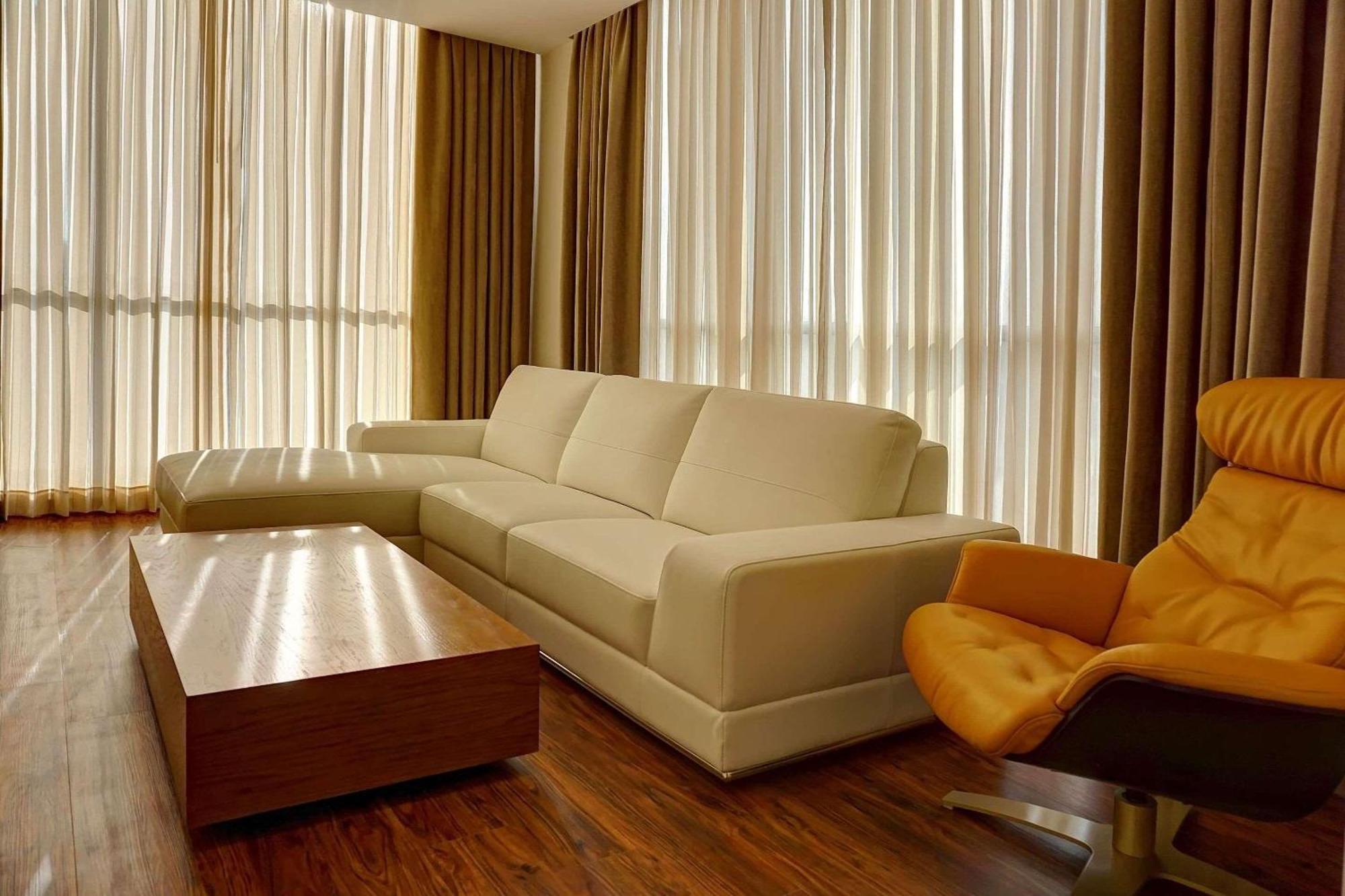 Radisson Hotel Guayaquil Exterior foto A living room with a sofa